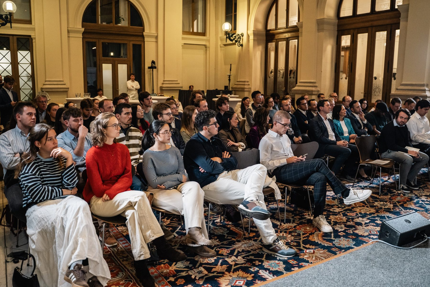 El público en el Palacio Epstein